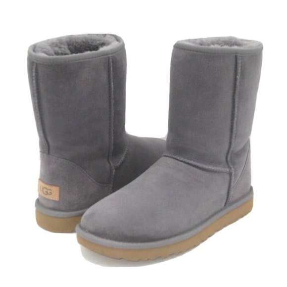 UGG fleece lined classic short boots II in soft gray size 9